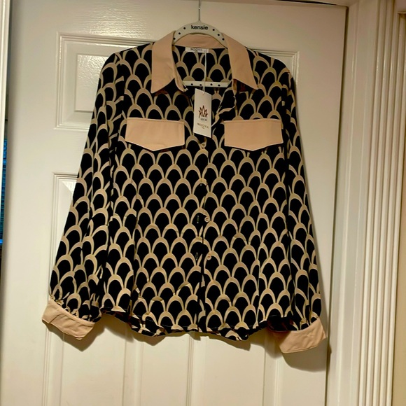 Mooya Tops - NWT Mooya Paris Size Large Black/Beige Graphic Print Long Sleeve Button-Up Shirt